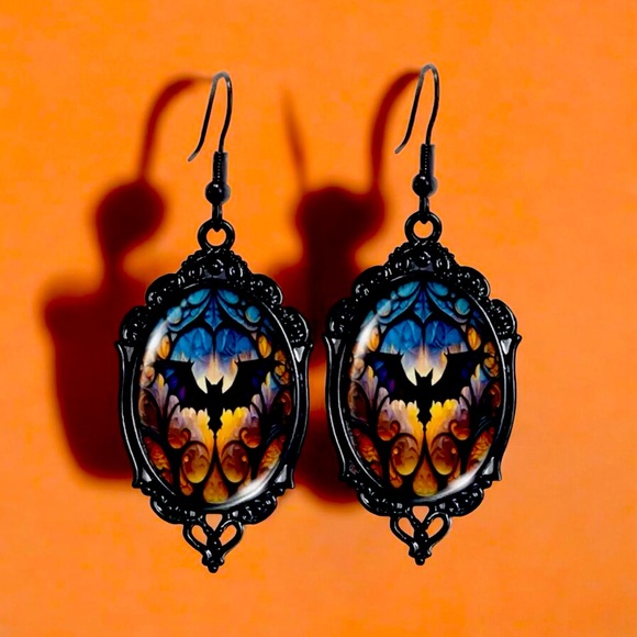 Vintage Cameo Style Gothic Bat‎ Earrings Glass Encased Alloy & Iron Hook - Picture 7 of 10